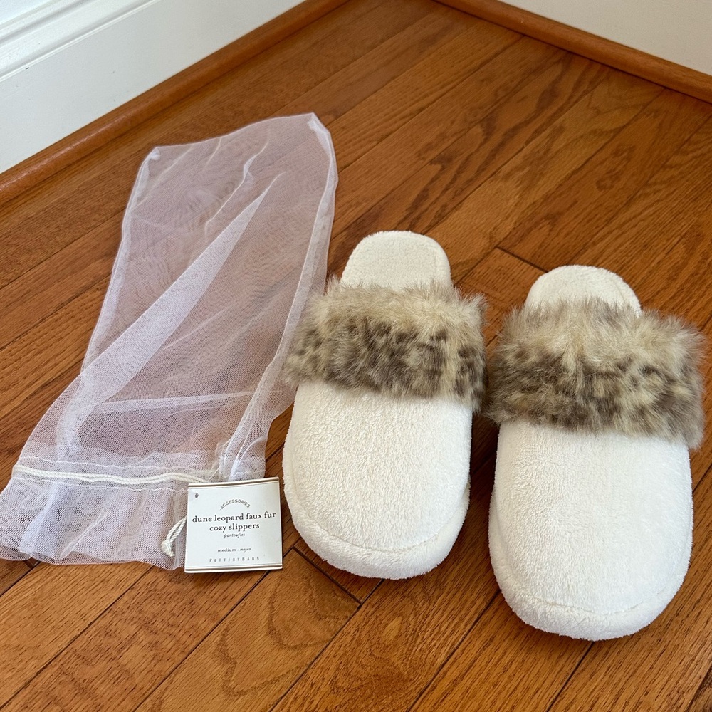NWT Pottery Barn Dune Leopard Faux Fur Cozy Slippers size M